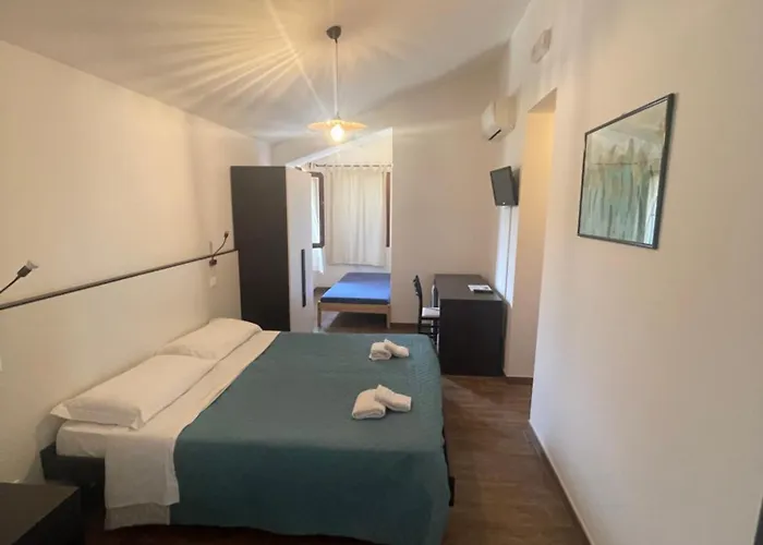 Olivi Affitta Πανσιόν